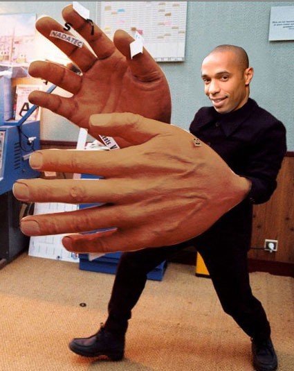 Parodie sur la main de Thierry Henry