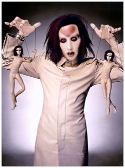 ➤ Marilyn Manson accusé de contrôle mental, torture & viols - Lui-même victime dissociée ?